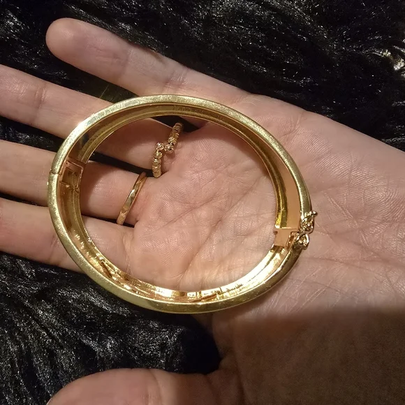 Elegant Gold and Silver Women's Bracelet and Ring Set - Picture 13 of 15